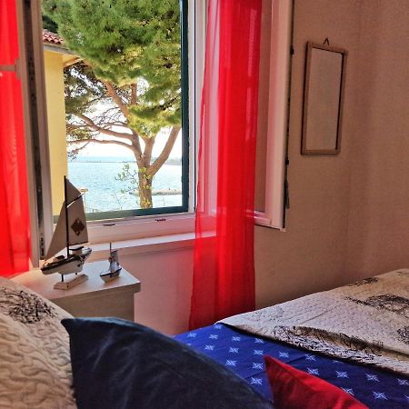 Pirates' Bay Apartment - أوميس المظهر الخارجي الصورة