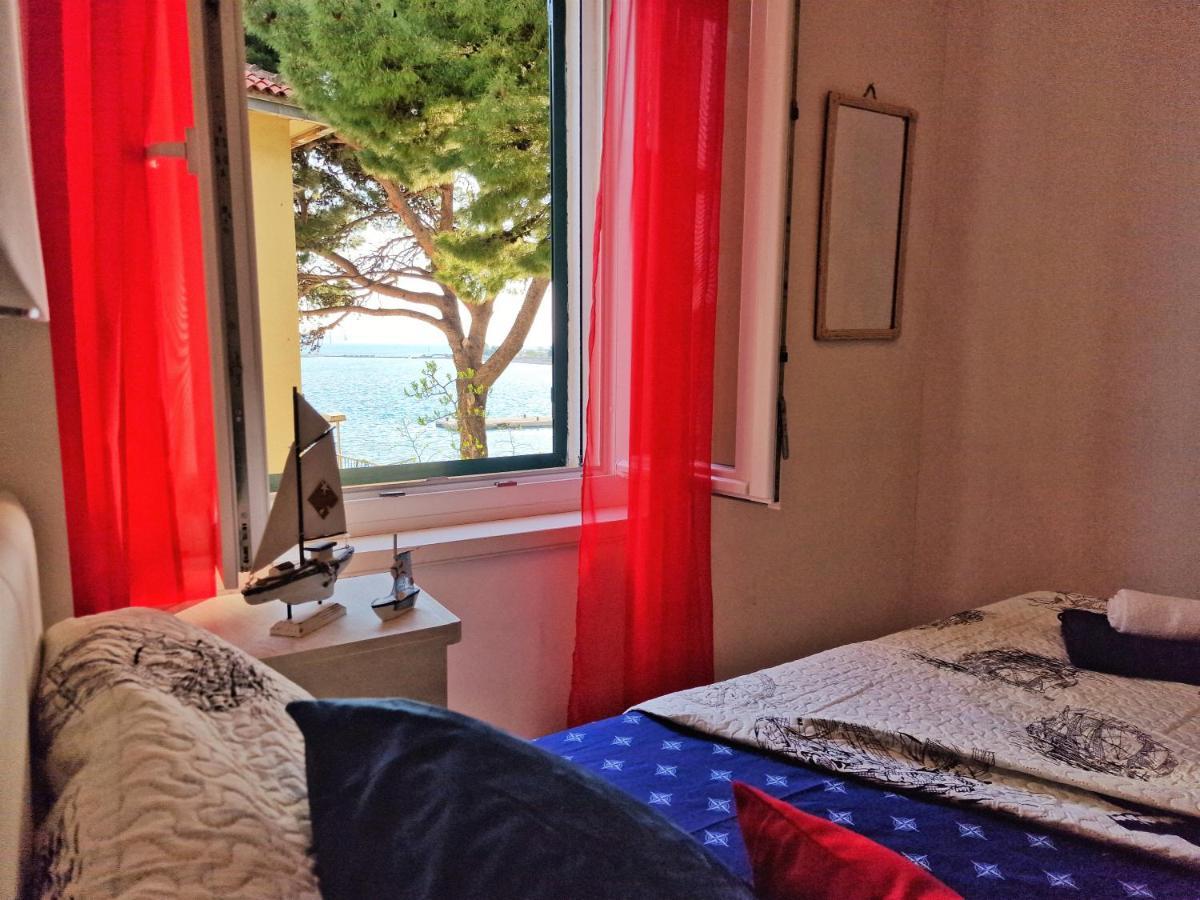 Pirates' Bay Apartment - أوميس المظهر الخارجي الصورة