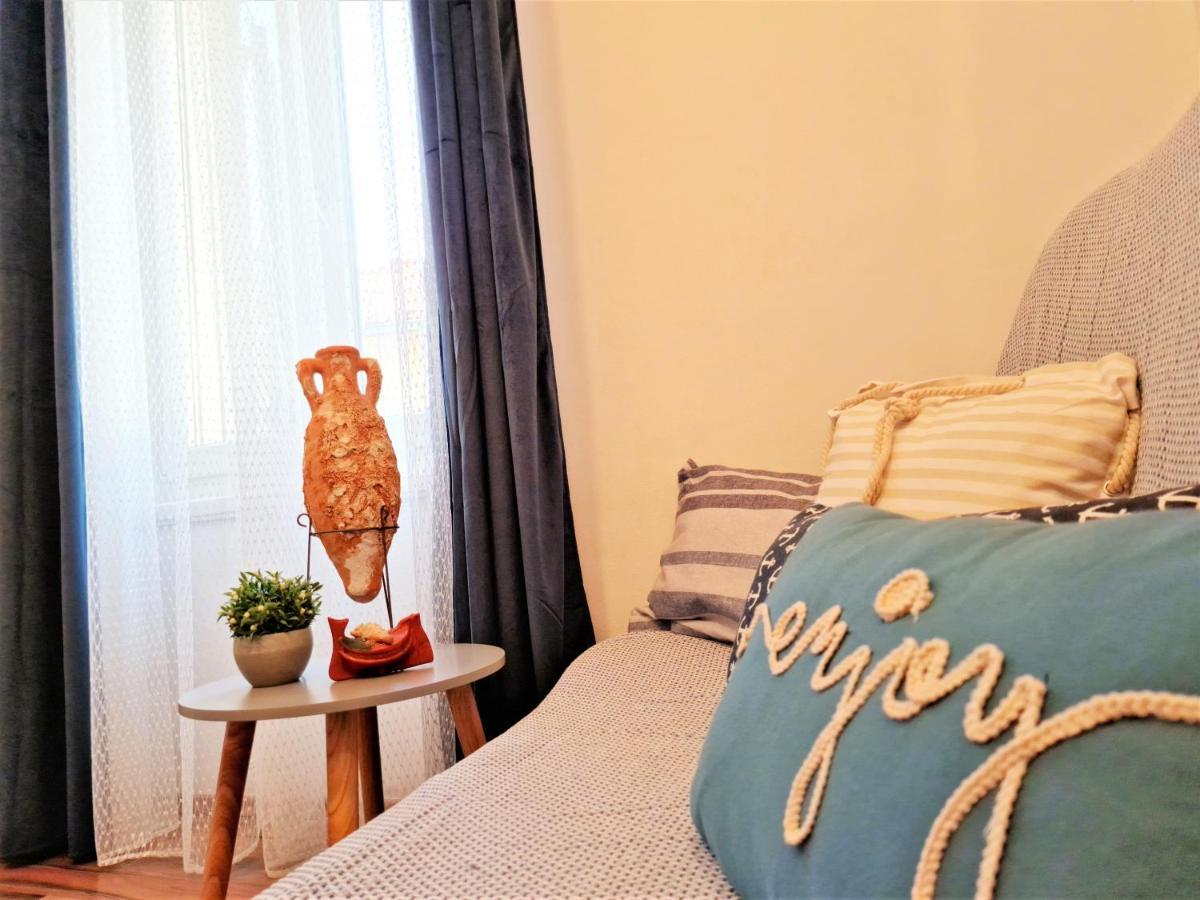 Pirates' Bay Apartment - أوميس المظهر الخارجي الصورة